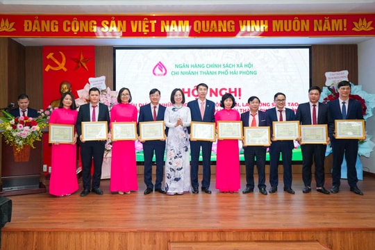 NHCSXH -Chi nhánh Hải Phòng biểu dương lao động giỏi, điển hình tiên tiến