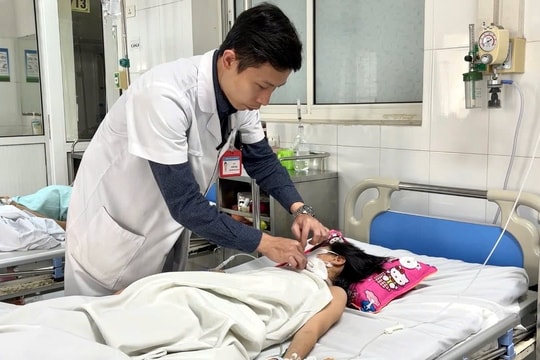 Trẻ 11 tuổi bị chó nhà cắn thủng thực quản