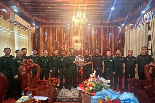 BĐBP Quảng Trị chúc Tết Bunpimay các lực lượng vũ trang Lào