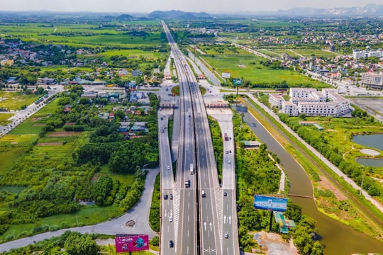 VEC bố trí đường dây nóng ứng trực trên các tuyến cao tốc dịp Lễ 30/4 - 01/5