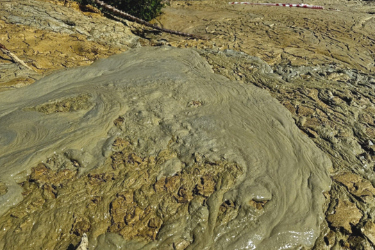 Giải mã hiện tượng bùn phun trào ở Phú Yên