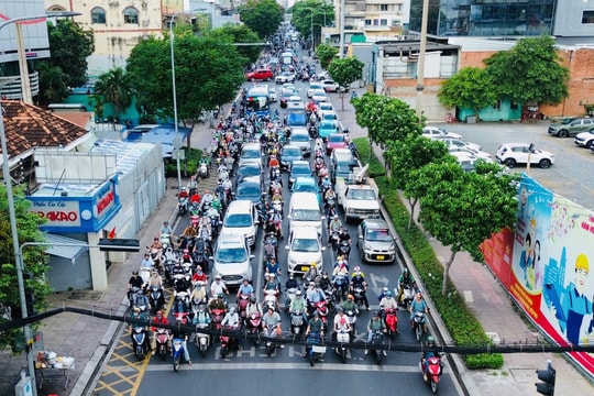 TP.HCM thí điểm vạch mắt võng, người dân còn lúng túng