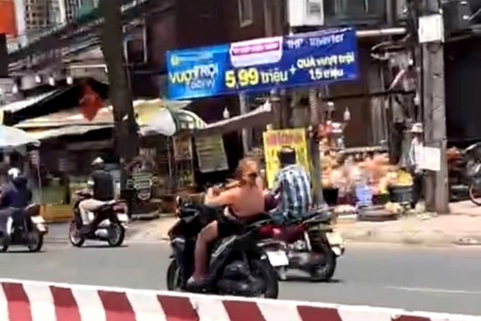 Danh tính cô gái không đội mũ bảo hiểm, buông hai tay khi đi xe máy