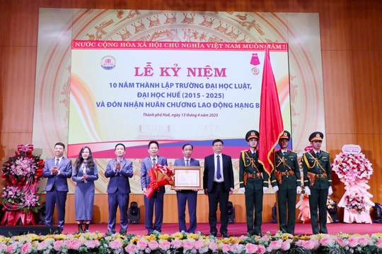 Trường Đại học Luật, Đại học Huế đón nhận Huân chương Lao động hạng Ba