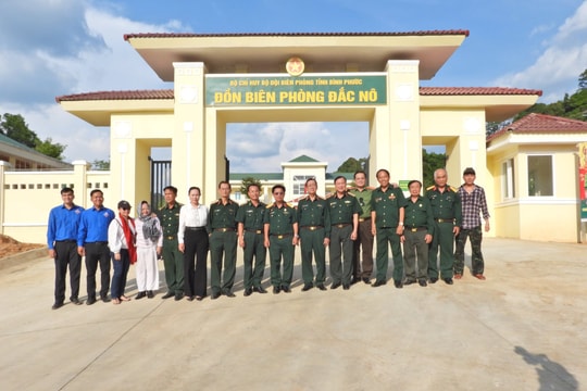 Về nguồn - Thăm lại chiến trường xưa