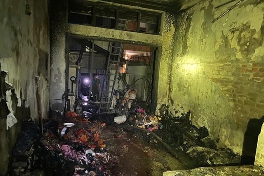 Cháy nhà lúc rạng sáng khiến 2 người tử vong ở Hà Nội