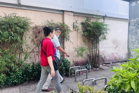 TP.HCM đề xuất tháo các thanh chắn trên vỉa hè