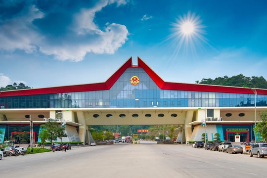 Cửa khẩu quốc tế Hữu Nghị tạm dừng thông quan từ ngày 15 - 17/4
