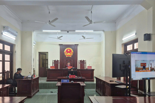 Xét xử đối tượng trộm 9 dây chuyền của học sinh