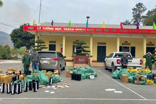 Bắt vụ vận chuyển hơn 350 bình khí cười