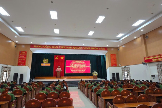 Bồi dưỡng kiến thức quốc phòng và an ninh cho Công an Quảng Trị