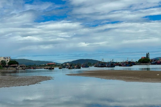 Ngư dân phấn khởi khi khơi thông Cảng cá Lạch Bạng