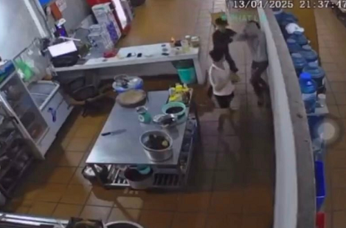 Điều tra nhóm thanh niên xông vào quán ăn đâm chết người