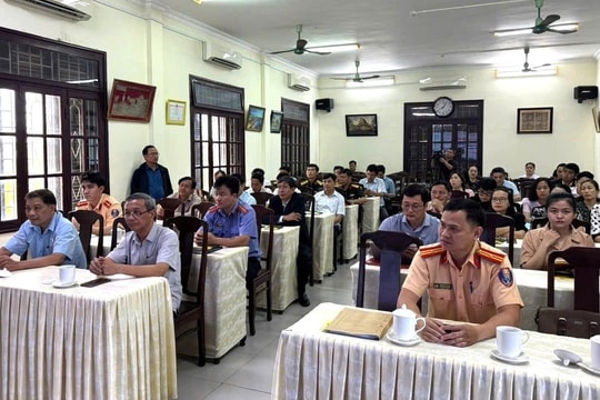 Tăng cường phổ biến Luật Đường bộ và Luật Trật tự an toàn giao thông đường bộ