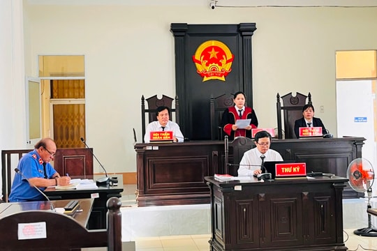 Lĩnh án vì trộm cắp điện thoại