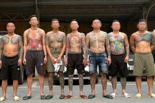 Bắt Hải “Lé” cùng 8 đàn em, thu giữ nhiều súng quân dụng