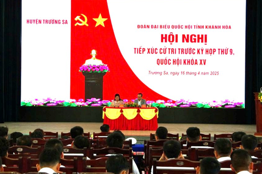 Tiếp xúc cử tri ở quần đảo Trường Sa