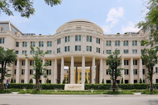 Chú trọng công tác tuyên truyền, phát động xây dựng phong trào toàn dân bảo vệ ANTQ trong Tòa án nhân dân