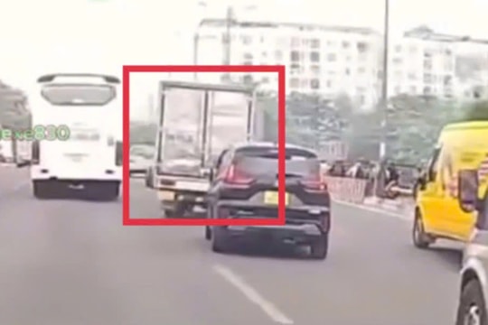 Phạt tài xế xe tải lạng lách, tạt đầu trên đường phố TP.HCM