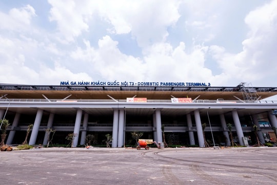 Ngày hôm nay ga T3 Tân Sơn Nhất khai thác chuyến bay thương mại đầu tiên