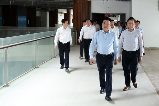 Phó Thủ tướng Lê Thành Long kiểm tra tiến độ xây dựng cơ sở 2 Bệnh viện Bạch Mai và Việt Đức