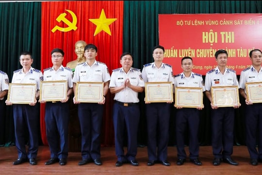 BTL Vùng Cảnh sát biển 4 nâng cao trình độ huấn luyện cho đội ngũ cán bộ Hải đội, tàu