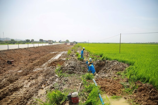 Hàng nghìn hộ dân mất nước sạch do vỡ đường ống