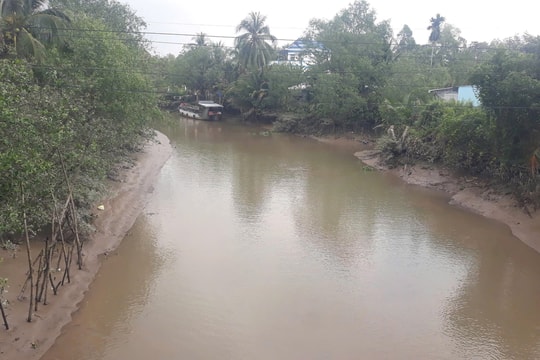 Tìm thấy thi thể bé trai đuối nước thương tâm