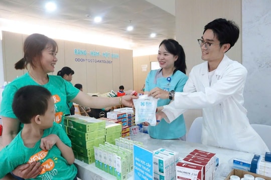 Đại học Y Dược Buôn Ma Thuột trao nụ cười khỏe mạnh cho trẻ bại não