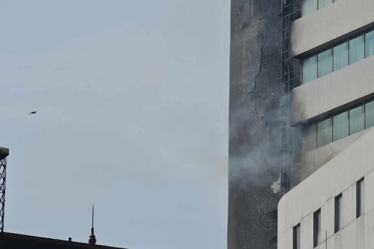 Cháy tòa nhà Viet Tower 18 tầng ở Hà Nội