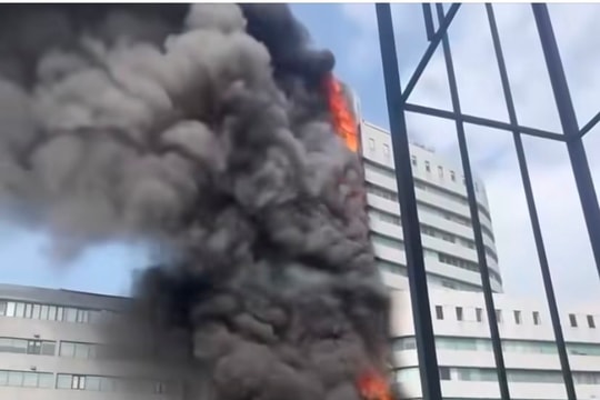 Cận cảnh khu vực tòa nhà xảy ra hỏa hoạn tại Hà Nội