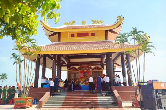 Hoàn thành trùng tu và an vị tượng Bác Hồ tại nghĩa trang liệt sĩ