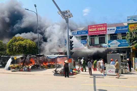 Huế: Cháy lớn tại khu vực chợ An Lỗ