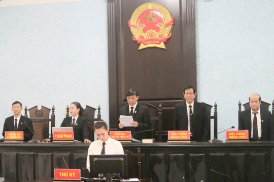 Mâu thuẫn, nam thanh niên cầm kéo đâm trọng thương người khác