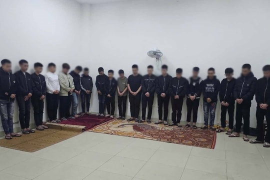 Bắt giữ 18 thanh thiếu niên mang hung khí gây rối