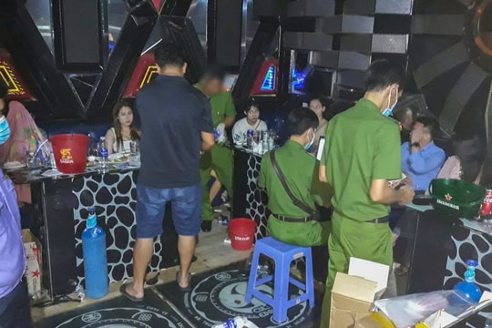 Phát hiện 19 đối tượng dương tính với ma túy trong quán karaoke