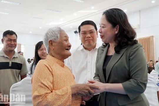 Phó Chủ tịch nước Võ Thị Ánh Xuân thăm, làm việc tại huyện Giang Thành, thành phố Hà Tiên, tỉnh Kiên Giang