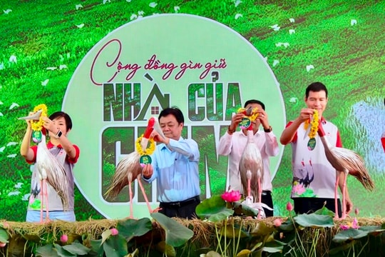 Tiếp nhận sếu đầu đỏ tại Vườn quốc gia Tràm Chim