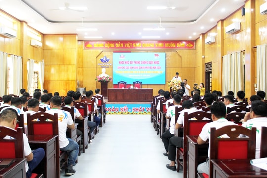 Nghệ An: Khai mạc khóa học bơi, phòng chống đuối nước năm 2025