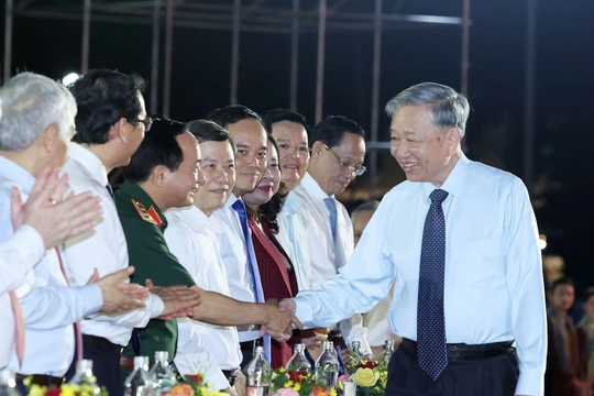 Tổng Bí thư Tô Lâm dự chương trình nghệ thuật "Đất nước trọn niềm vui"