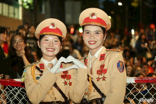 Khoảnh khắc đẹp trong buổi tổng hợp luyện diễu binh, diễu hành lần 2 ở TP.HCM