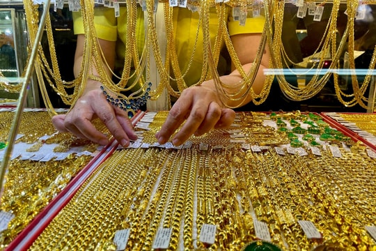 Giá vàng hôm nay (22/4): Bật tăng lên mốc chưa từng có