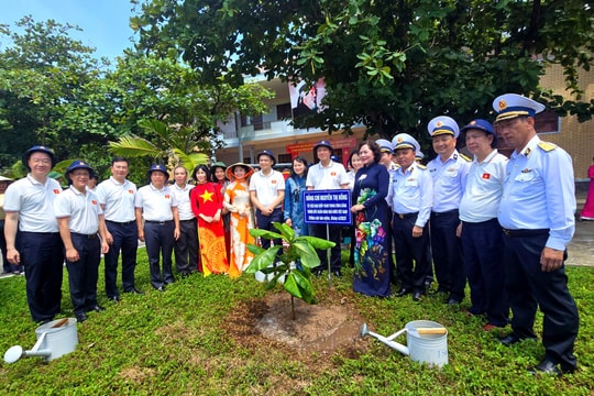 Đoàn công tác số 10 với nhiều hoạt động ý nghĩa ở quần đảo Trường Sa và nhà giàn DK1