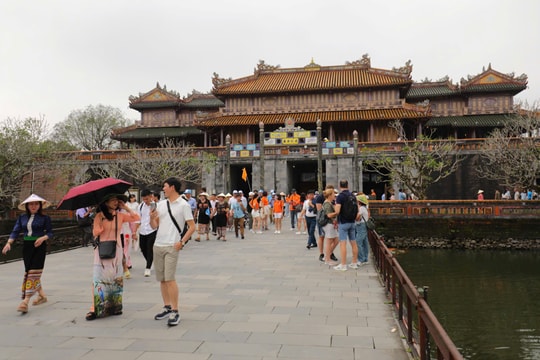 Đường dây nóng phục vụ du khách đến Huế