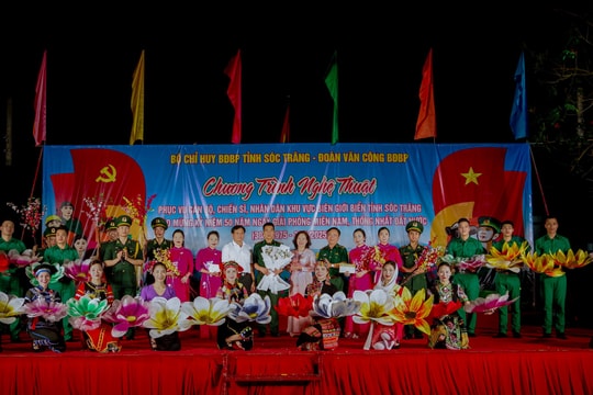 Biểu diễn nghệ thuật phục vụ nhân dân khu vực biên giới biển