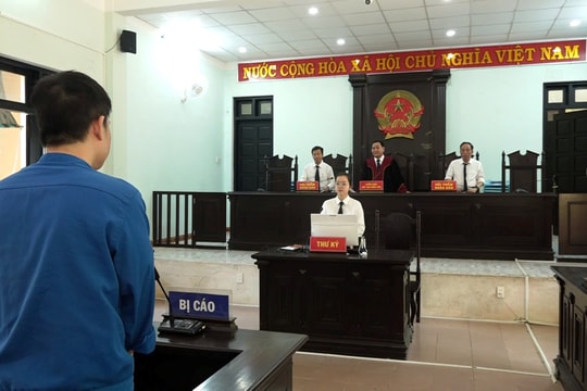 Dùng tiền của công ty đi đánh bạc kiếm lời để trả nợ