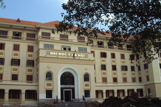Trường Đại học Y Hà Nội cấm sinh viên mặc áo trễ cổ, quần jeans rách đi học