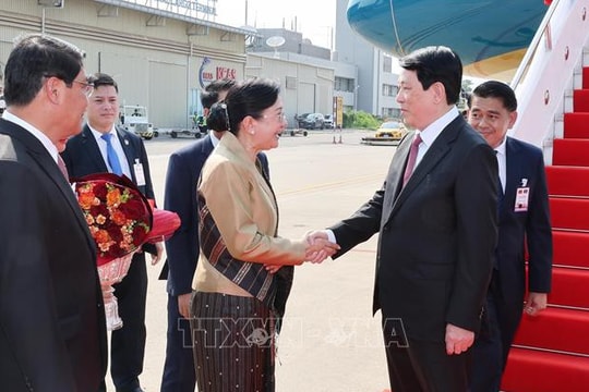Chủ tịch nước Lương Cường đến Vientiane, bắt đầu thăm cấp Nhà nước đến Lào