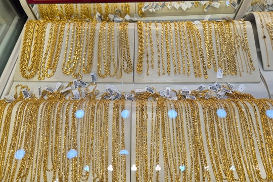 Giá vàng hôm nay 24/4: Tăng 1-2 triệu đồng mỗi lượng