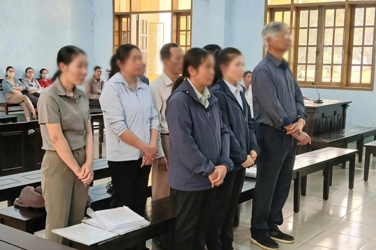 Dàn cựu lãnh đạo huyện và xã lĩnh án vì cấp khống 16 "sổ đỏ"